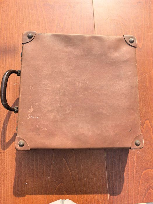 Продавам антични куфарчета