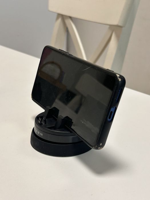 Чисто нова стойка за телефон за кола