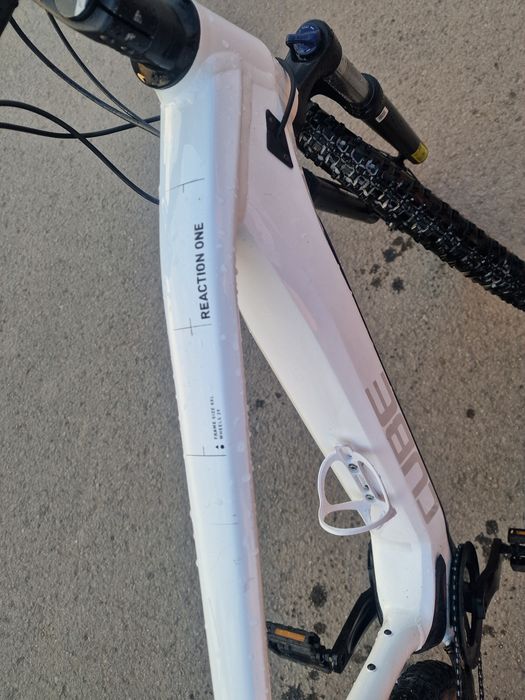 Bicicleta Cube Reaction ONE