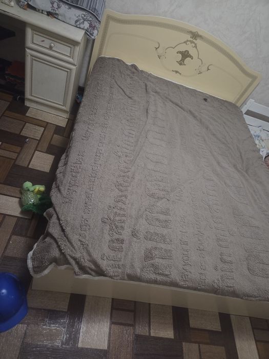 Продам спальный гарнитур