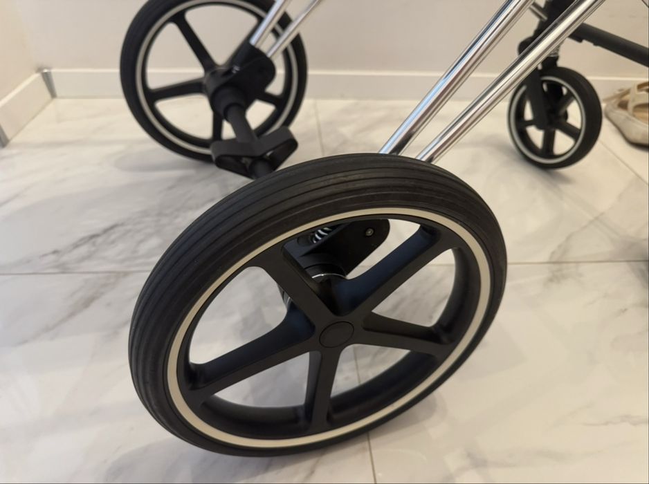 Cybex Priam 4 - Комплект - Кралско синьо - Chrome с перфектна кафява кожа на бебешката количка
