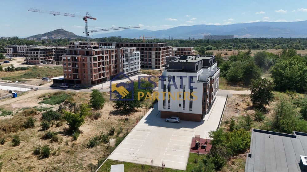 Продава се Тристаен апартамент в Пловдив, Марица Север - 131 кв.м за 1399 €/кв.м - Снимка #1