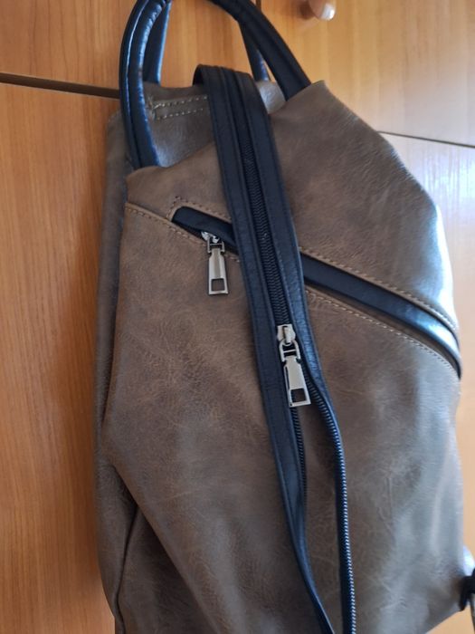 Дамска кожена раница