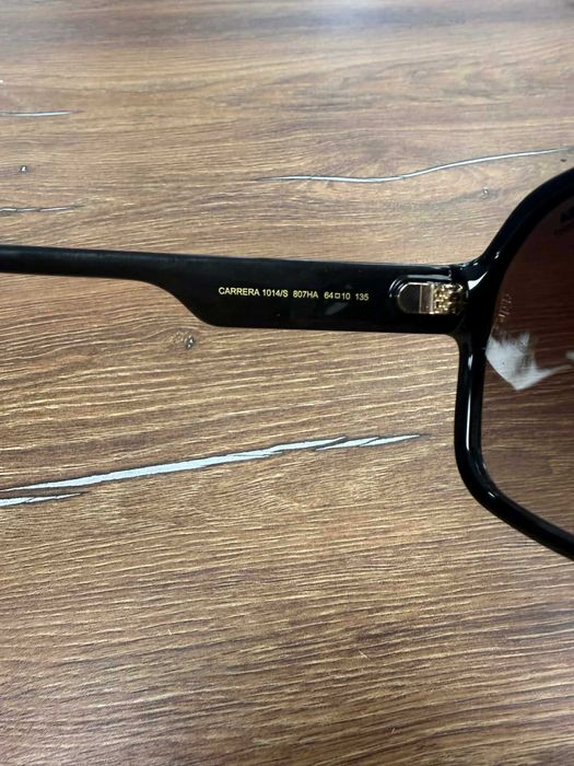 Продавам слънчеви очила CARRERA.