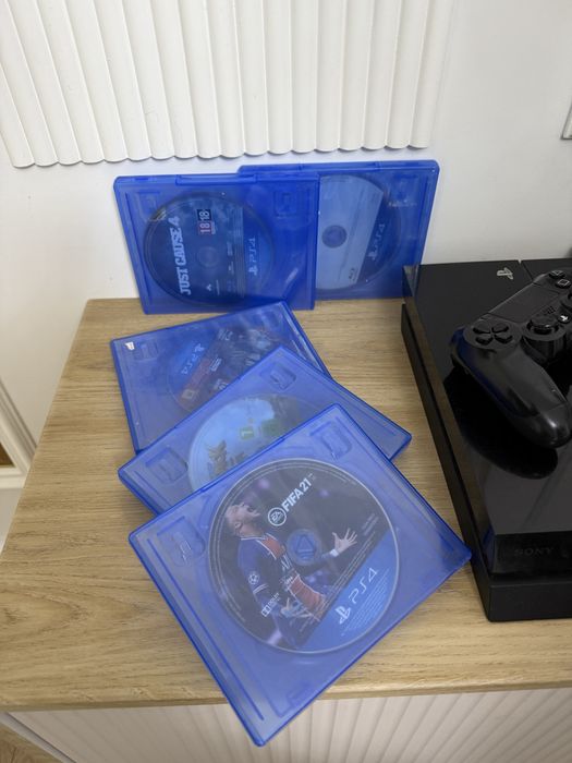 Плэйстэшн 4, PS4, с 4 джостиками и играми в подарок