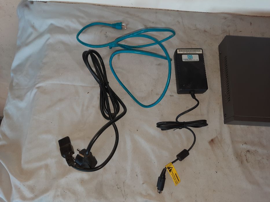 DVR устройство марка HIK VISION модел DS-7204HVI-S/M