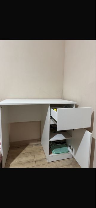 стол письменный в хорошем состоянии