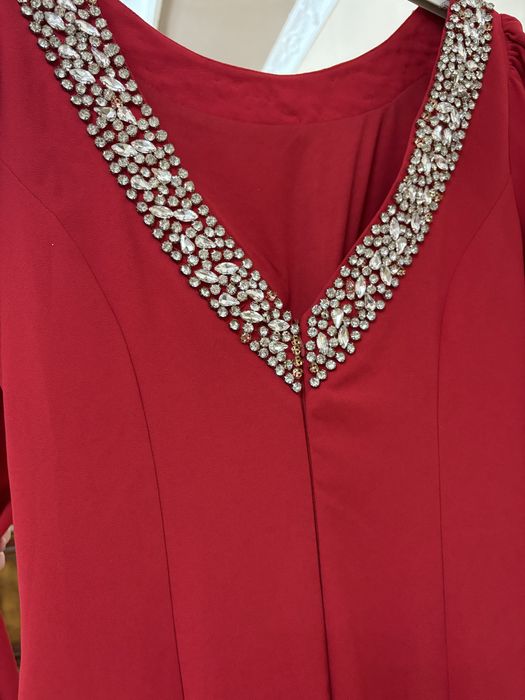 Женское вечернее платье. Красное