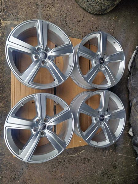 Audi A6 R20
4KE 601 025 6 S
4 бр. оригинални джанти