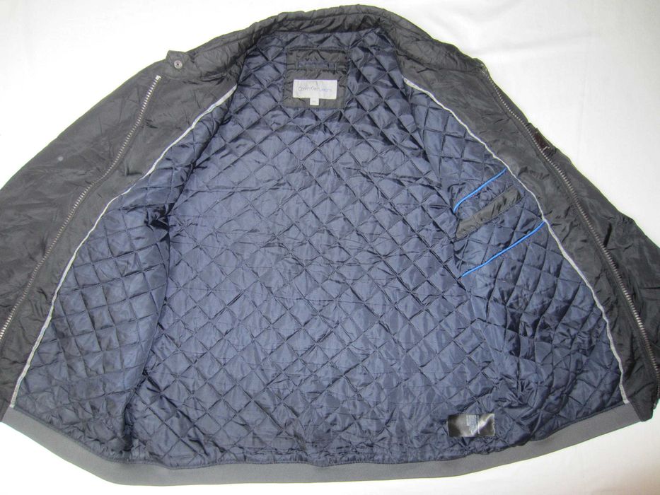 Geaca Calvin Klein, masura XXL, matlasata, poliester, subtire ca grosime, stare f.buna