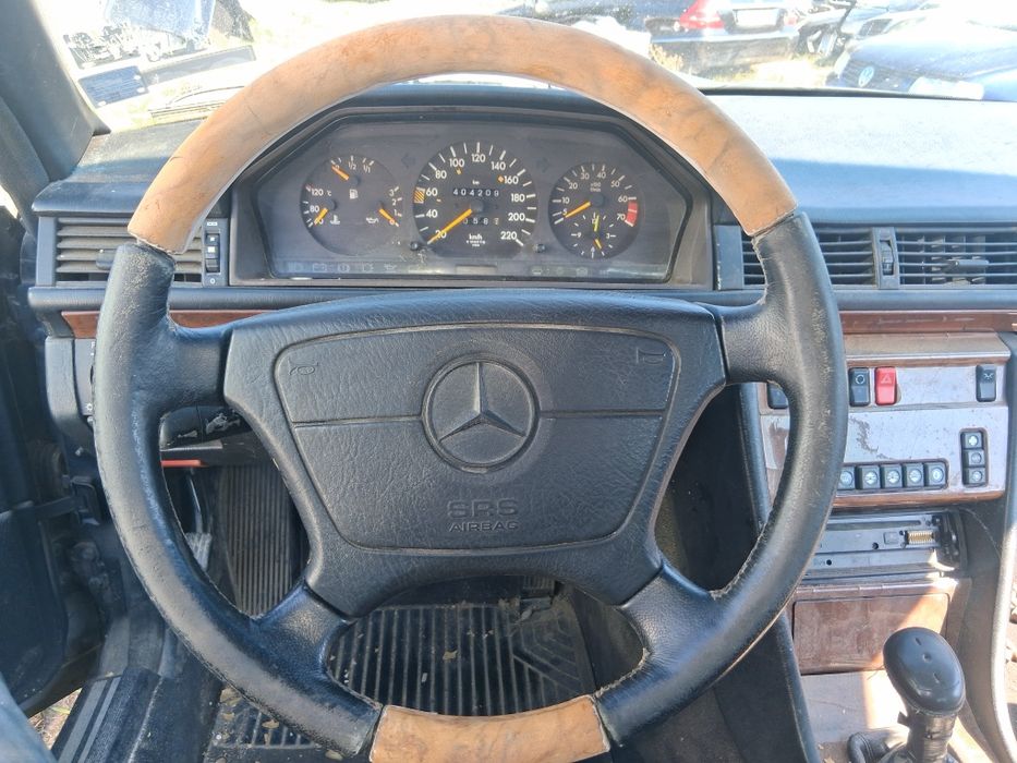 Mercedses W124 E200 Coupe на части!