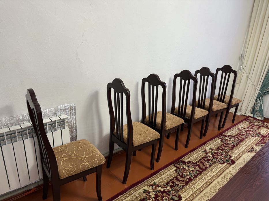 Продается стол и стулья