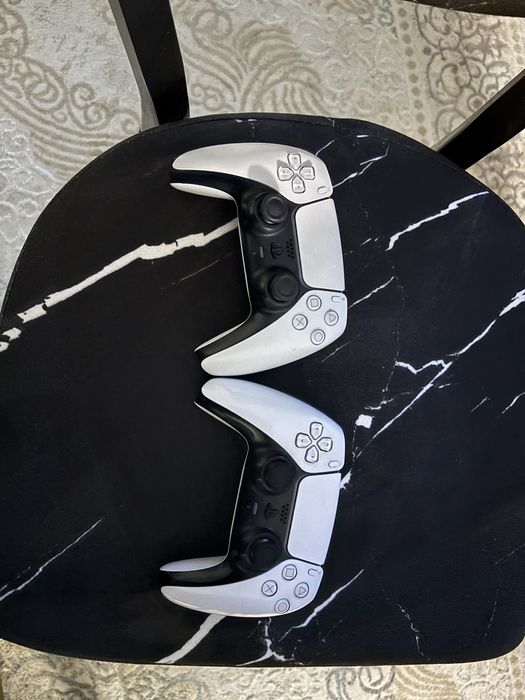 Продам Playstation 5 Slim 1TB с дисководом