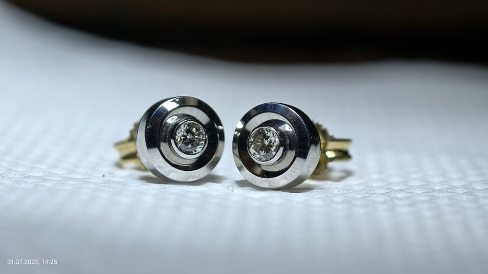 Гвоздики ,пусеты ,бриллианты ,750