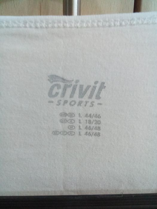 Tricou scurtă pentru femei.