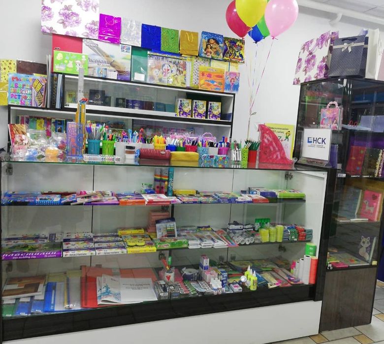 Продается б/у мебель для бизнеса. Идеально для островка.