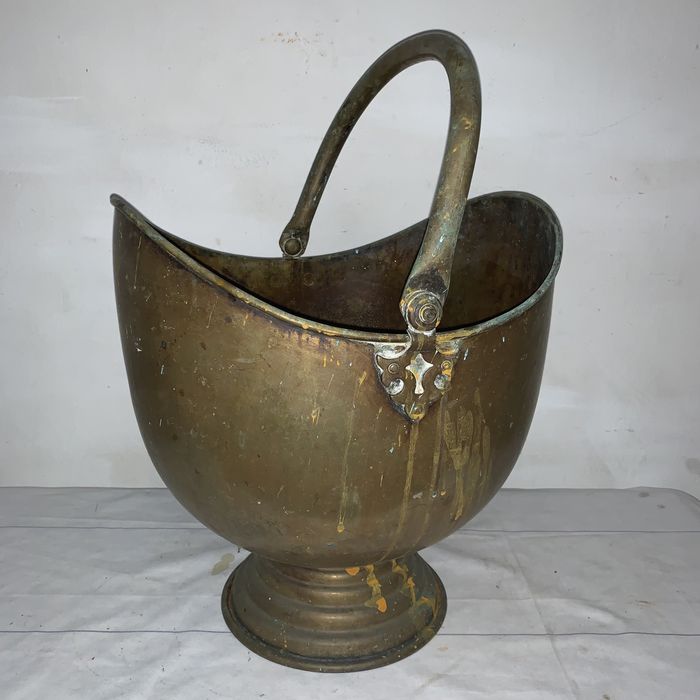 Galeata cu maner din alama