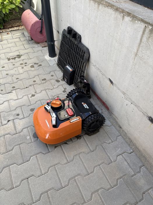 Косачка робот WORX