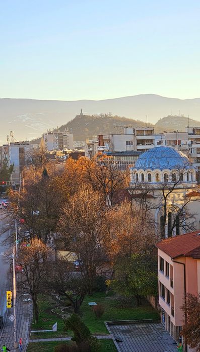 Дава се под наем Двустаен апартамент в Пловдив, Център - 70 кв.м за 535.5 € - Снимка #2