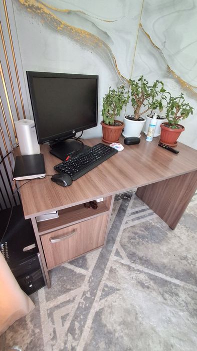 Срочно Продам Письменный стол!