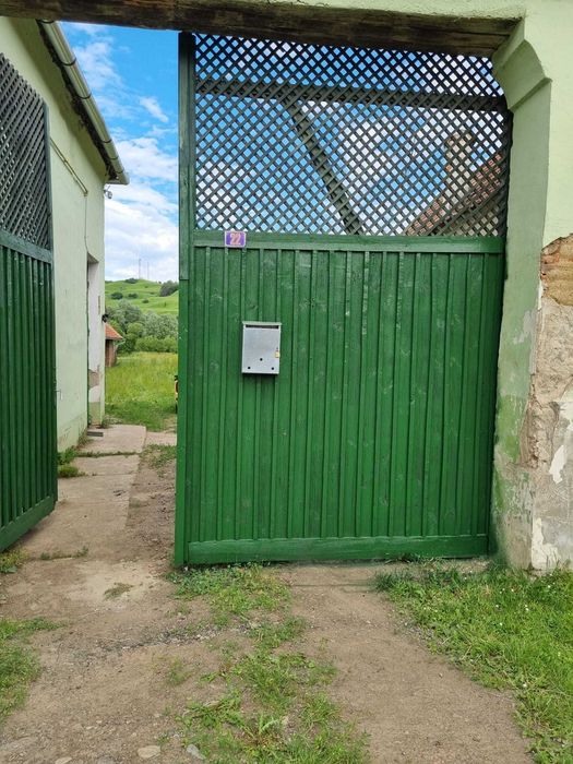 Casa saseasca de vanzare, gradina mare cu panorama- Pelisor