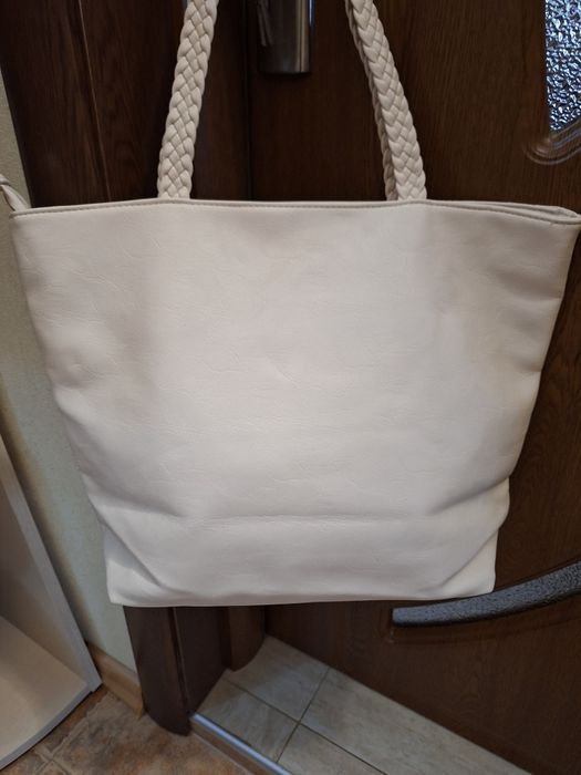 Елегантна дамска бяла чанта