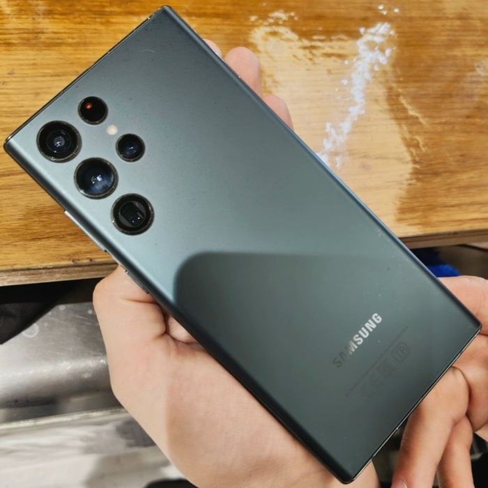 Поодам Samsung S22 Ultra 256gb