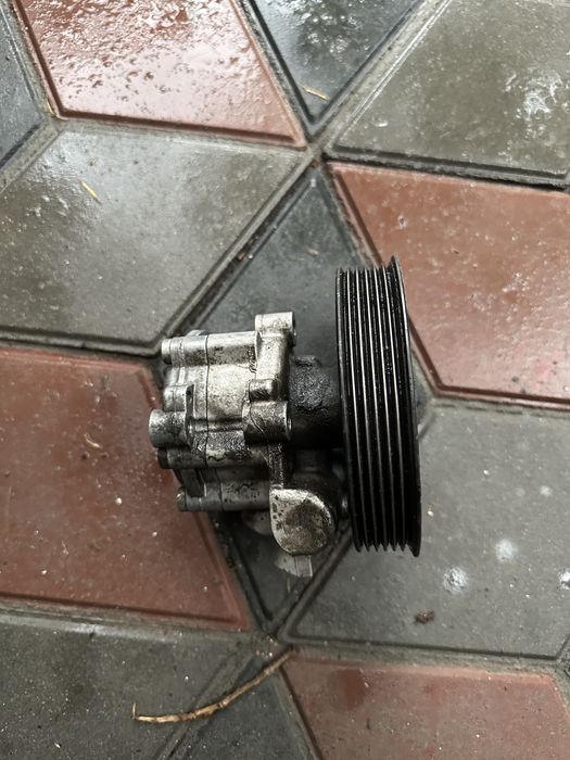 Гур насос на Renault Logan