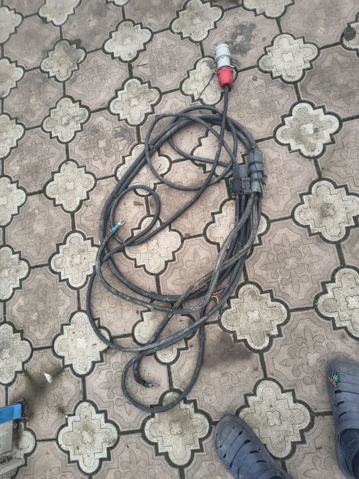 Cabluri trifazice diverse mărimi