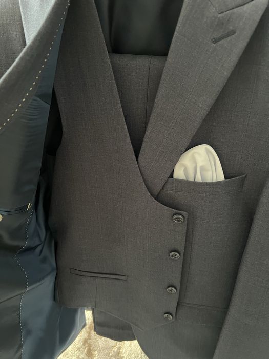 Продам костюм Pierro Gaudi