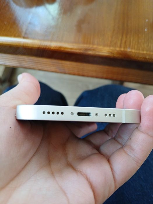 IPhone 13 бял 128g