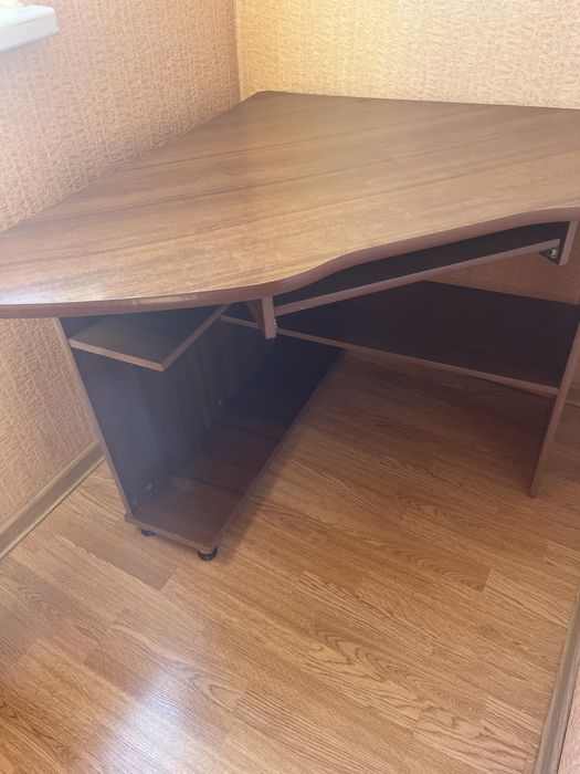 Продам стол угловой  бу