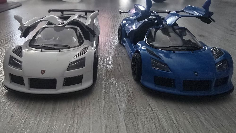 1/36 Метална количка Gumpert Apollo Sport