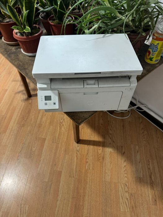 Продам б/у МФУ HP MF130