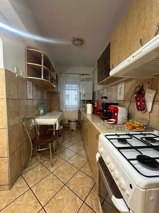 Apartament 2 camere de vânzare, semidecomandat