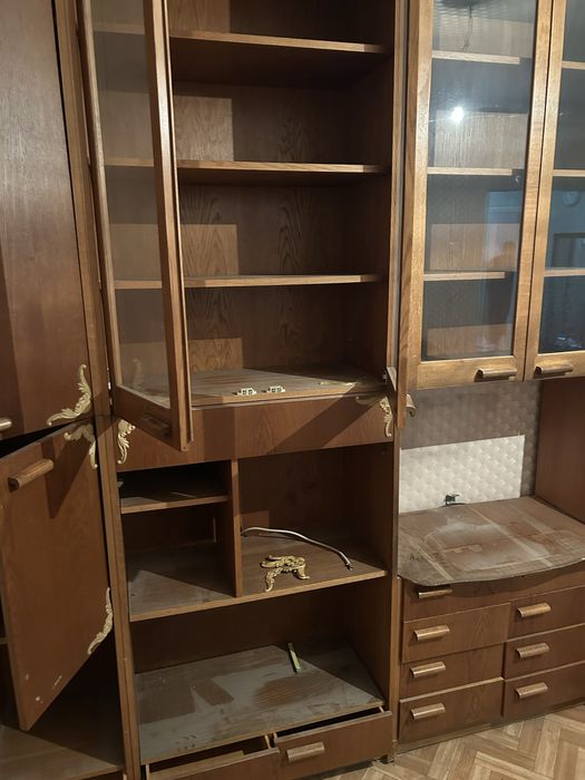 Продам стенку, шкаф, столы, бар