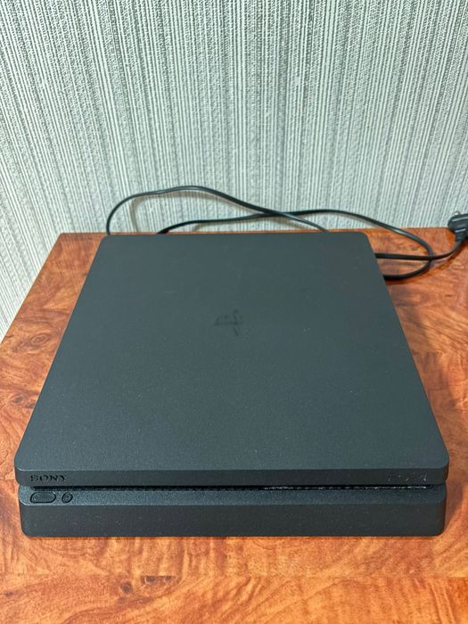 Продам PlayStation 4 slim, 1 терабайт