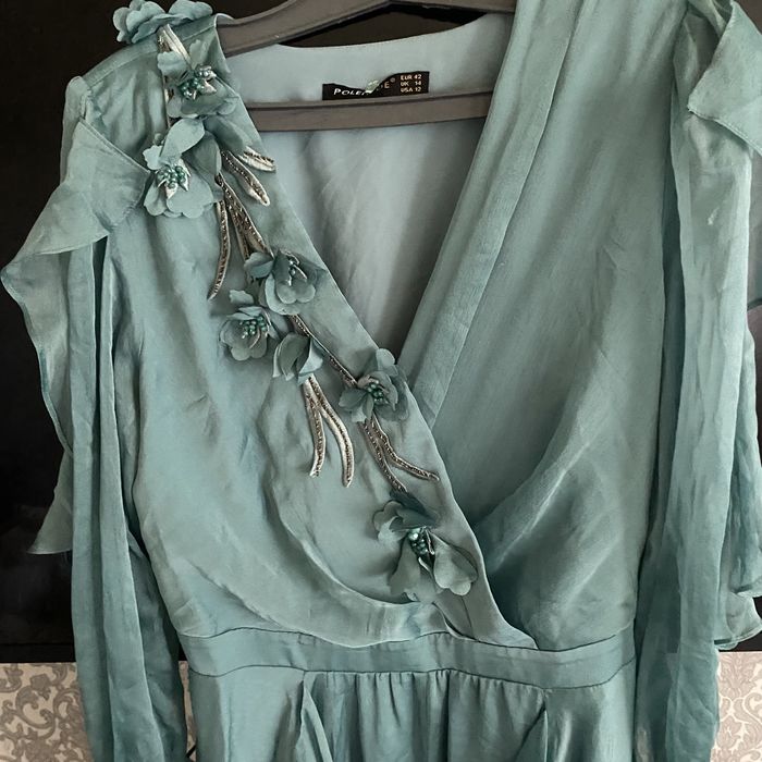 Продам платья новая