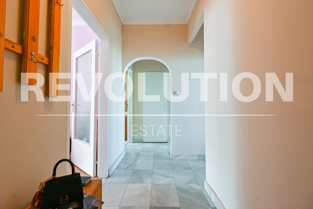 Тристаен апартамент в ж.к. Люлин 2