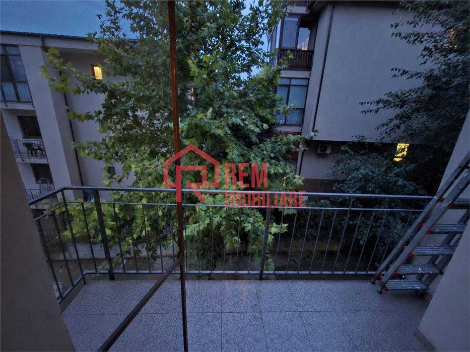 Vanzare apartament 3 camere, renovat, mobilat, 2 bai, centrala. parcare, Dobroesti, Fundeni