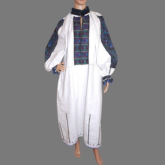 Ie traditionala veche din Padureni masura S-M