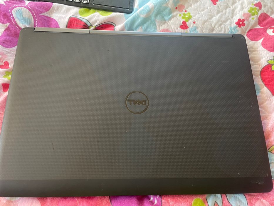 Dell 7710 лаптоп 17 инчов фул ХД дисплей .