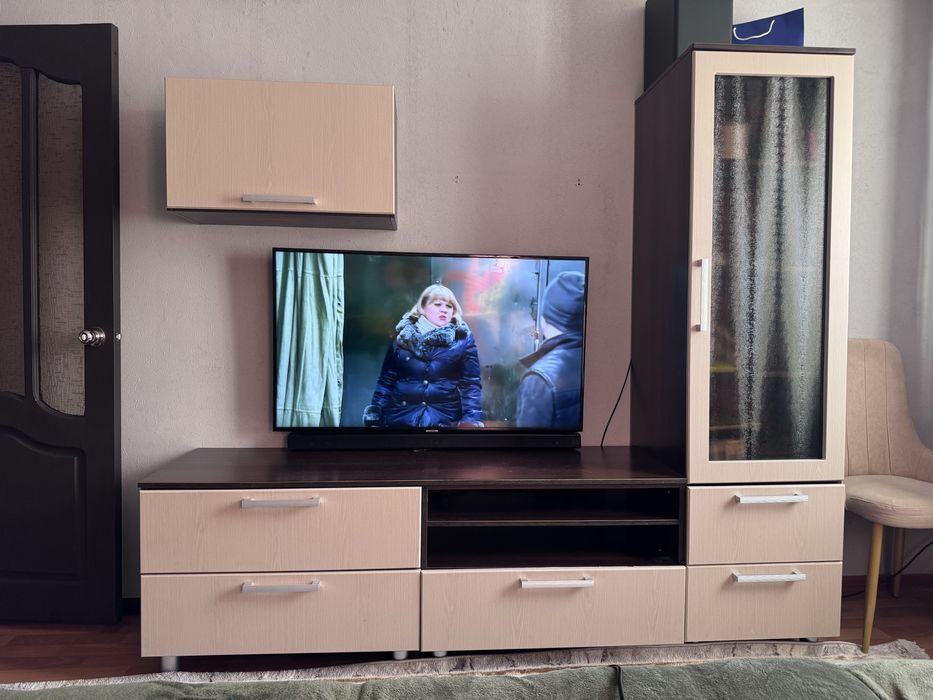 Продам тв-зону  в гостинную