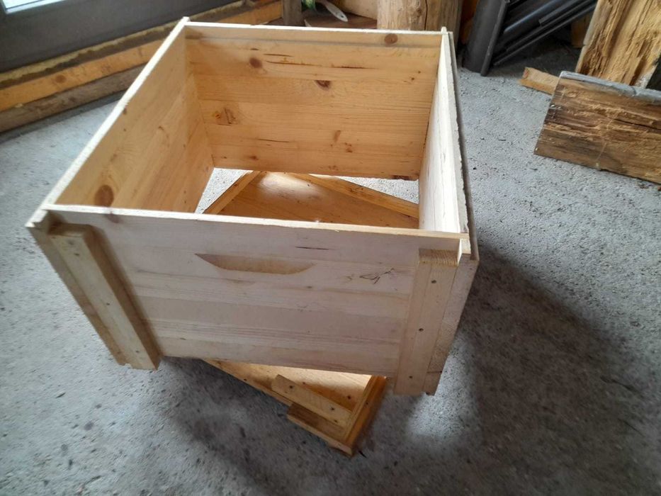 Lazi familii albine, pe 12 rame in pat rece.