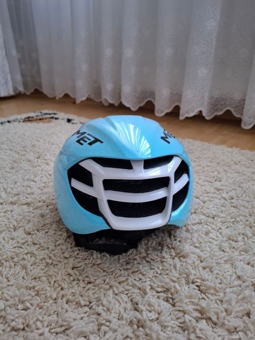 Casca Ciclism MET Manta  Nou