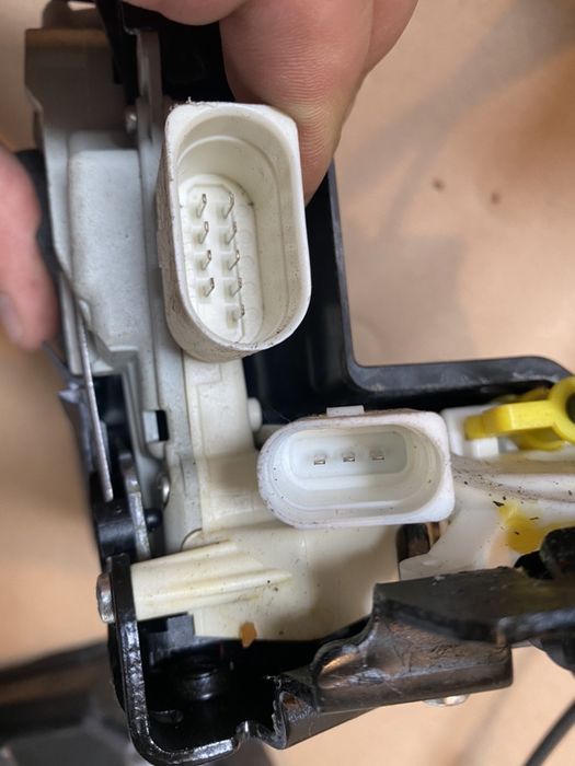 Broasca / Incuietoare usa soft close Audi A8 4H D4