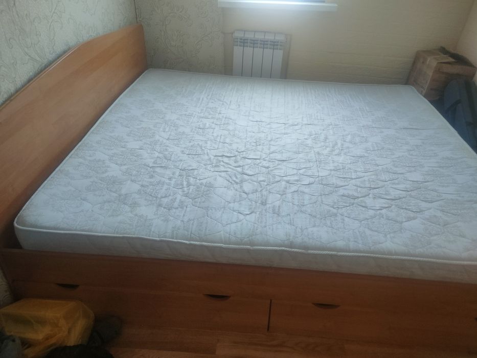 Двухспальная кровать
