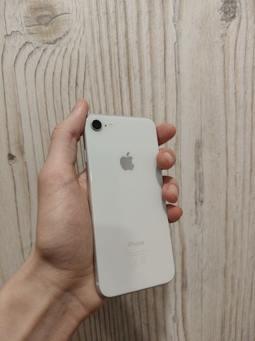 Продам  айфон  8