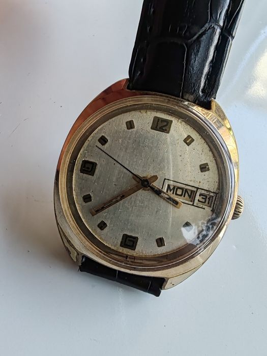 Ceas Slava Calendar Placat cu aur 26 rubine Funcționează excelent!