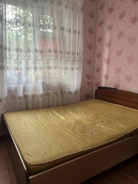 Продам кровать б/у цена 20000